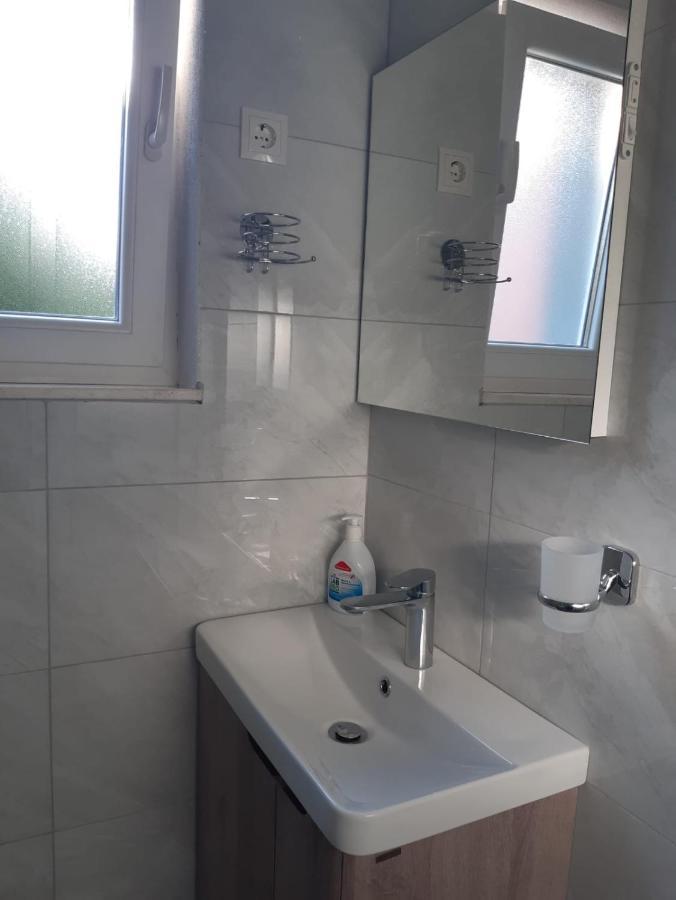 Jona - Dugi Rat - Mali Rat Apartment Exterior foto